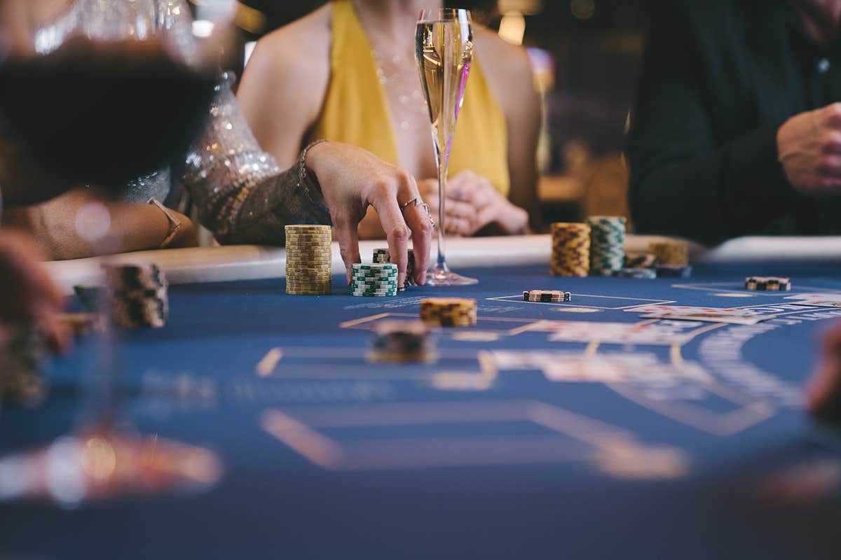 texas holdem, casinos, casino floor, venetian, pokers, table games, poker chips, lifestyle, groups, small group of people, beverages, 
champagne,