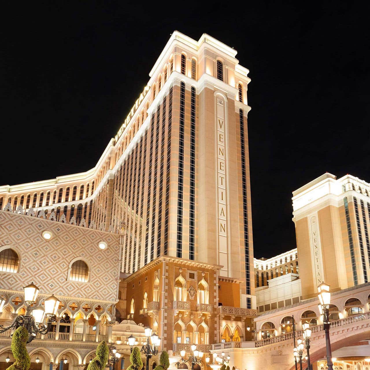 Night view of The Venetian Resort in Las Vegas, showcasing its illuminated facade and intricate architecture.