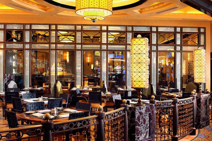 Grand Lux Cafe At The Palazzo Casual American Cuisine
